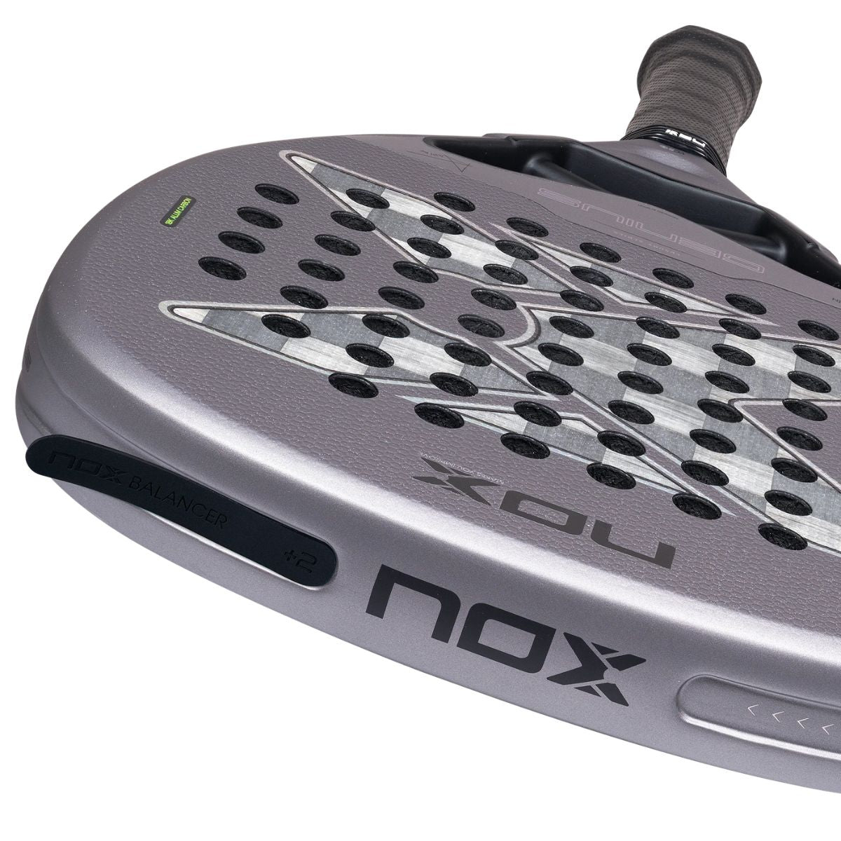 Rakieta do padla Nox AT10 Genius Attack 18K Alum 2027 Agustin Tapia